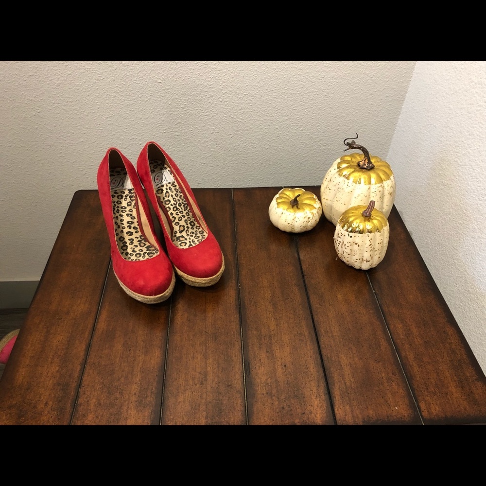 Red Wedges